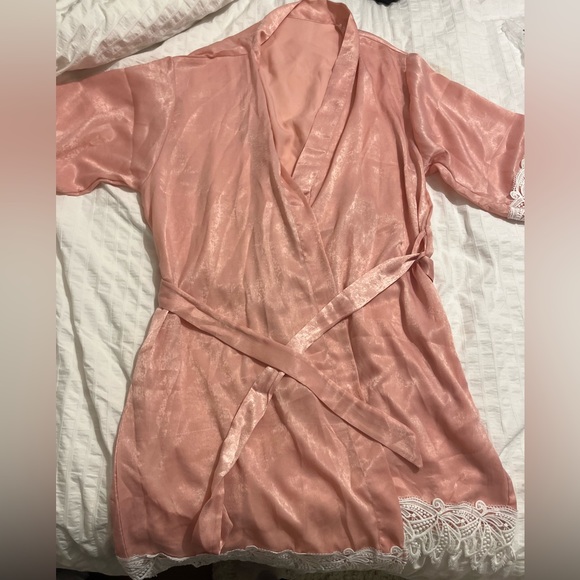 Silky Pink Robe Size S-L - Picture 3 of 8